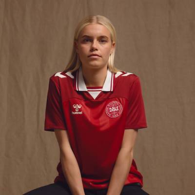 denmark_2025_hummel_womens_home_kit_c.jpg