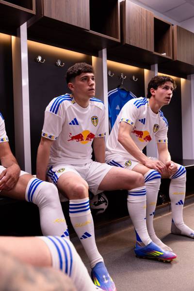 leeds_united_25_26_adidas_home_kit_b.jpg