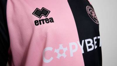 queens_park_rangers_25_26_errea_away_kit_e1.jpg