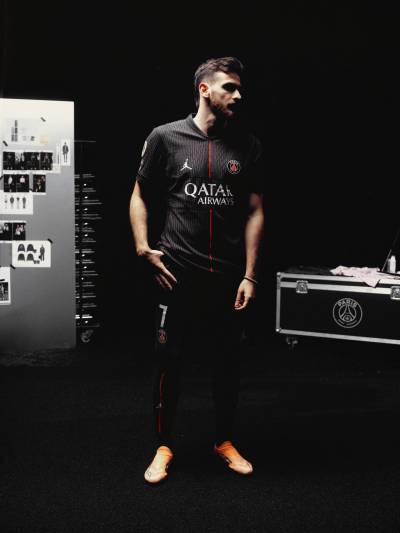 paris_saint_germain_25_26_jordan_fourth_kit_2.jpg