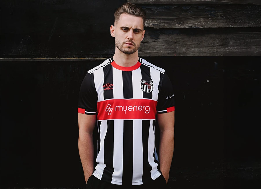 Grimsby Town 25/26 Umbro Home Kit